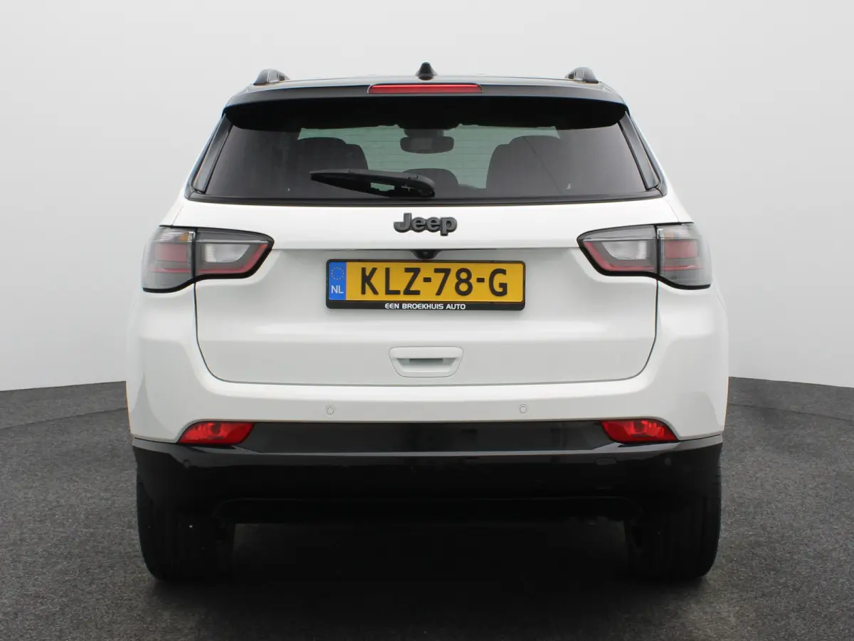 1.5T e-Hybrid S Lederen Bekleding | Camera | Stoelventilatie | Stoelverwarming | Elektrisch Verstelbare Stoel | Parkeersensoren Voor en Achter | 19" Lichtmetalen Velgen
