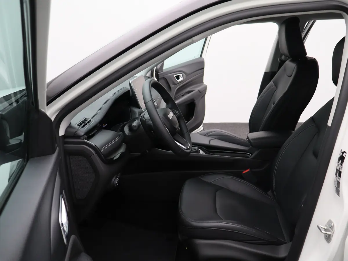 1.5T e-Hybrid S Lederen Bekleding | Camera | Stoelventilatie | Stoelverwarming | Elektrisch Verstelbare Stoel | Parkeersensoren Voor en Achter | 19" Lichtmetalen Velgen