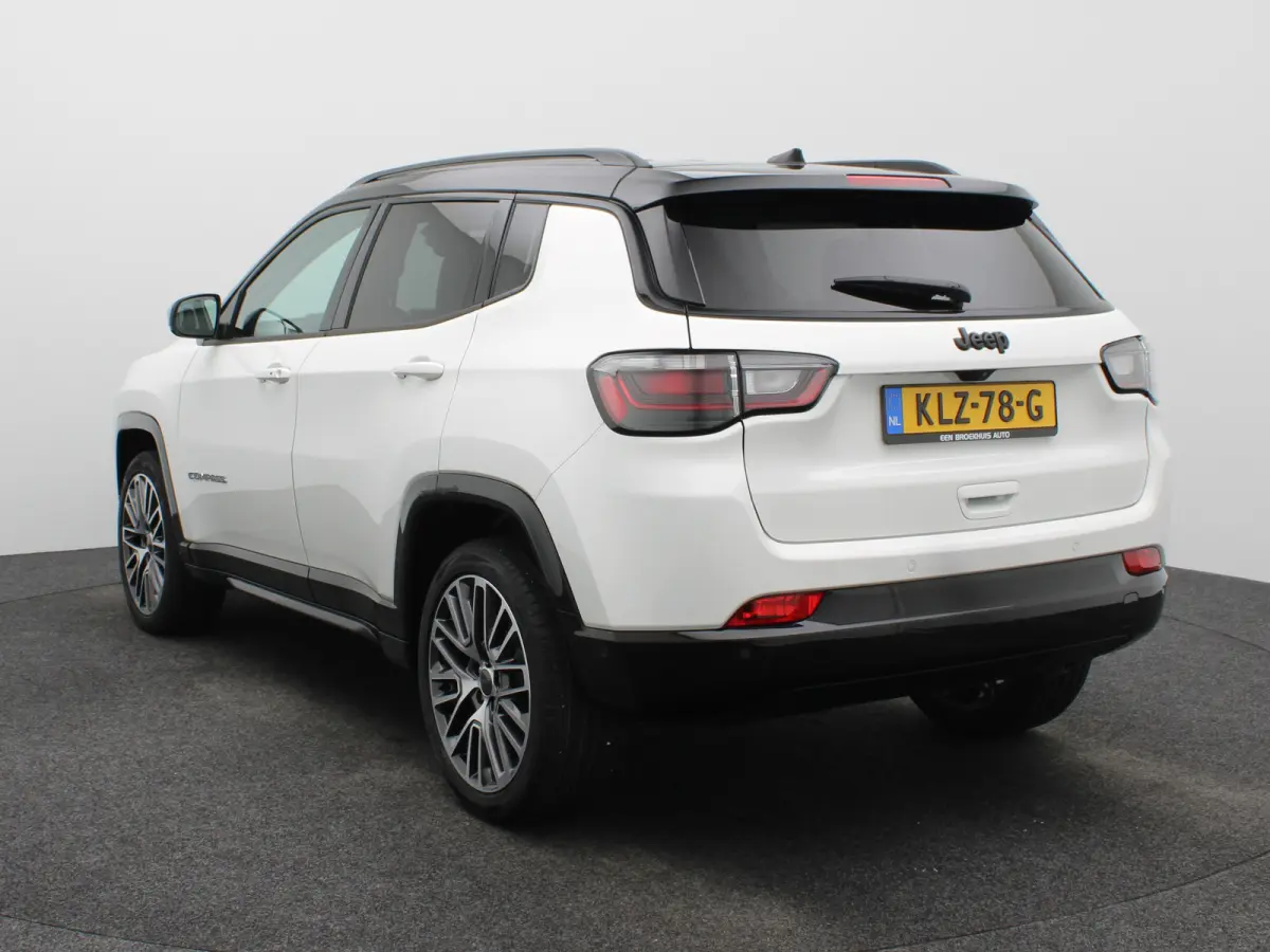 1.5T e-Hybrid S Lederen Bekleding | Camera | Stoelventilatie | Stoelverwarming | Elektrisch Verstelbare Stoel | Parkeersensoren Voor en Achter | 19" Lichtmetalen Velgen