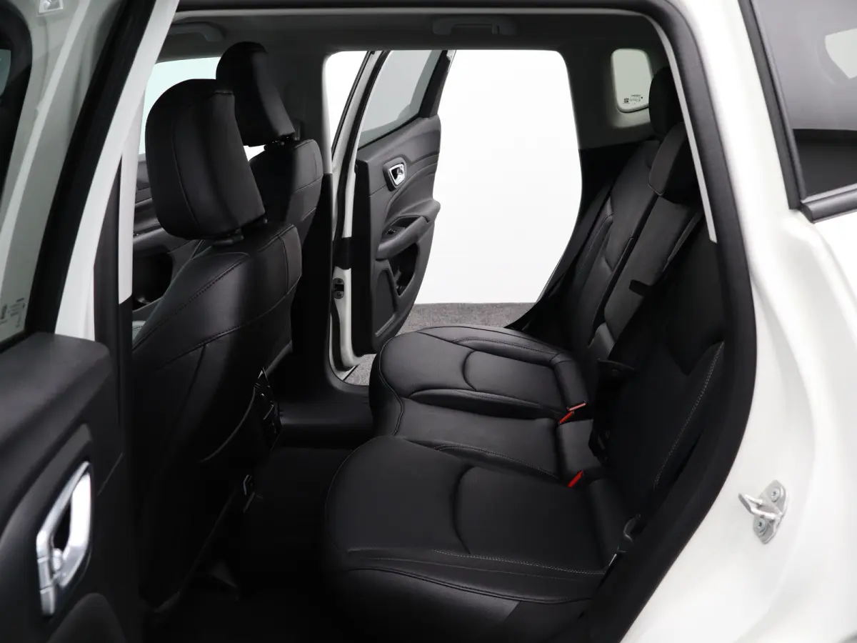1.5T e-Hybrid S Lederen Bekleding | Camera | Stoelventilatie | Stoelverwarming | Elektrisch Verstelbare Stoel | Parkeersensoren Voor en Achter | 19" Lichtmetalen Velgen