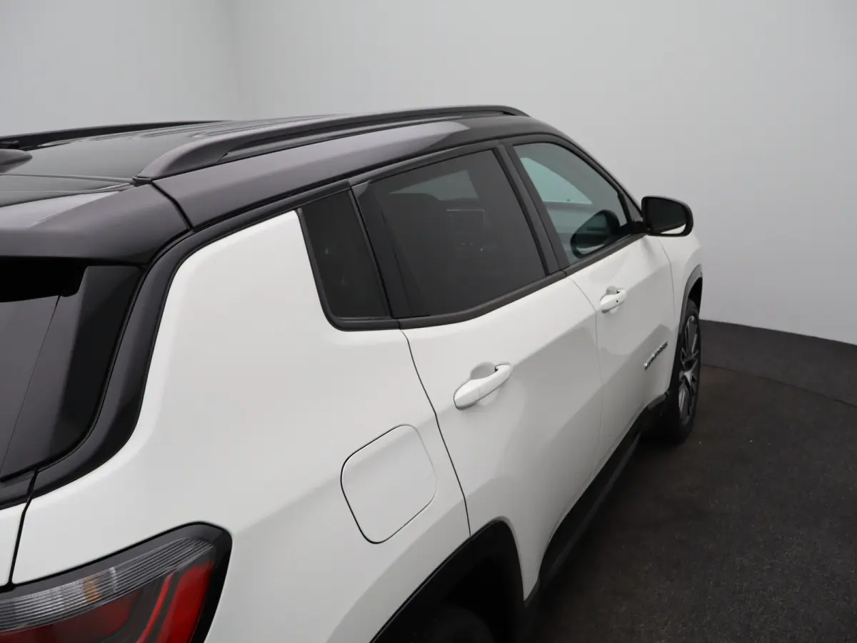 1.5T e-Hybrid S Lederen Bekleding | Camera | Stoelventilatie | Stoelverwarming | Elektrisch Verstelbare Stoel | Parkeersensoren Voor en Achter | 19" Lichtmetalen Velgen