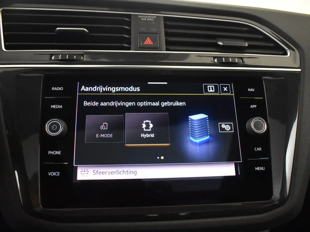1.4 TSI eHybrid R-Line Business+245Pk DSG/AUTO | 1e Eigenaar | 360gr Camera | Trekhaak uitklapbaar | Elektr glazen pano-dak | Elektr achterklep | Cruise cont adapt | App Connect | Dodehoek d
