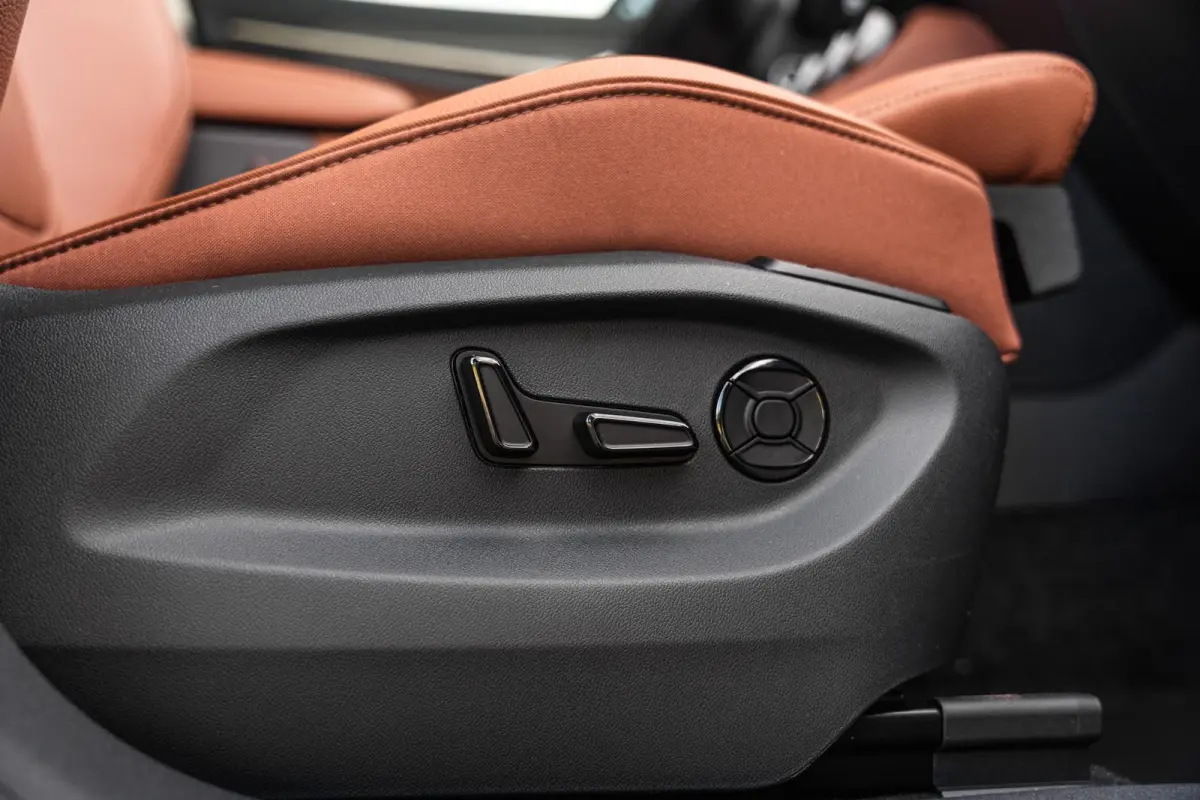 1.5 TSI PHEV 204pk Business Edition Plus | LMV 20'' | Panoramadak