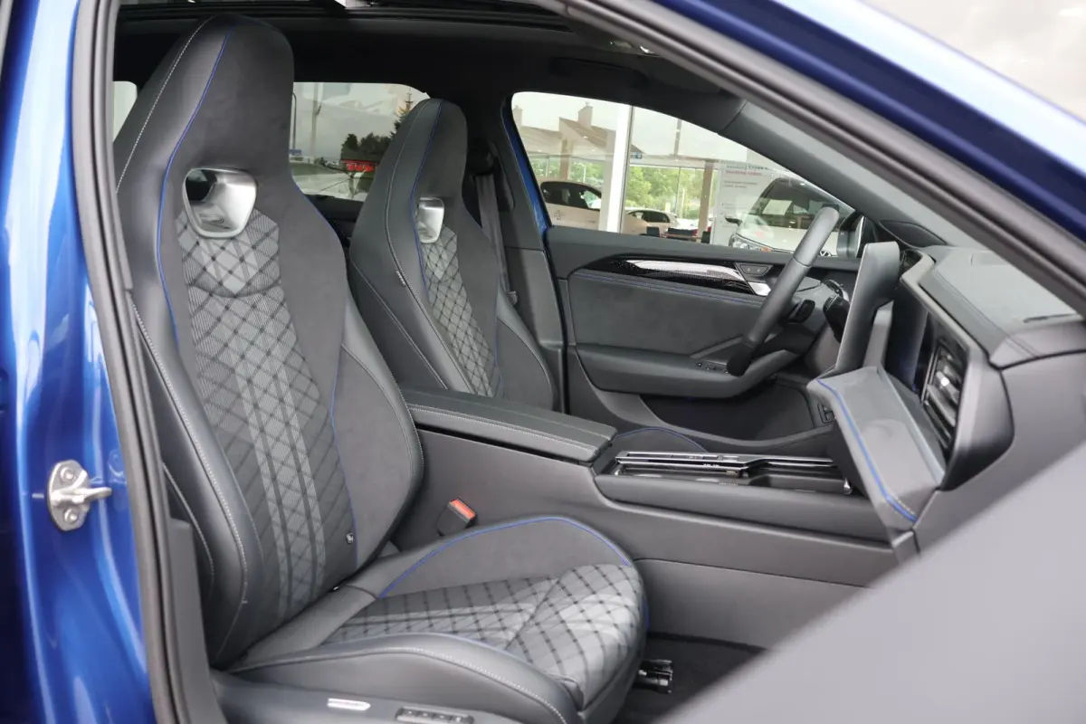 1.5 eHybrid 272pk R-Line Edition | SoH 99% | Trekhaak | Panoramadak | Camera | Stoelmemory