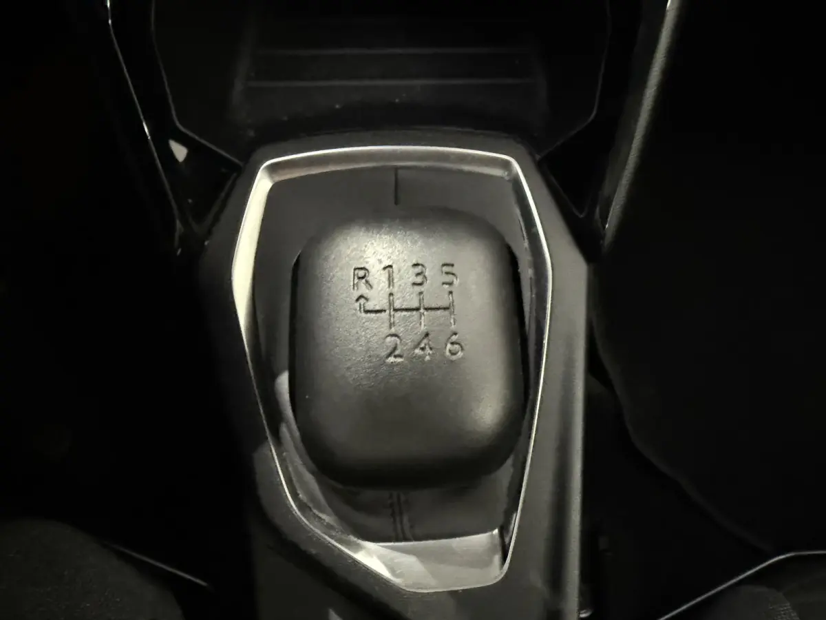 1.2 PureTech Active Pack | Camera Achter | Navigatie | LMV | Apple Carplay / Android Auto |