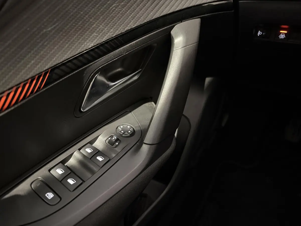 1.2 PureTech Active Pack | Camera Achter | Navigatie | LMV | Apple Carplay / Android Auto |