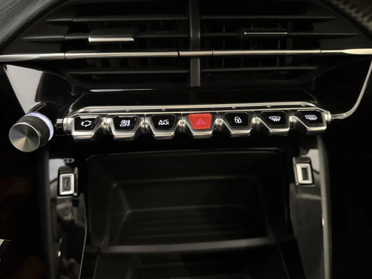 1.2 PureTech Active Pack | Camera Achter | Navigatie | LMV | Apple Carplay / Android Auto |