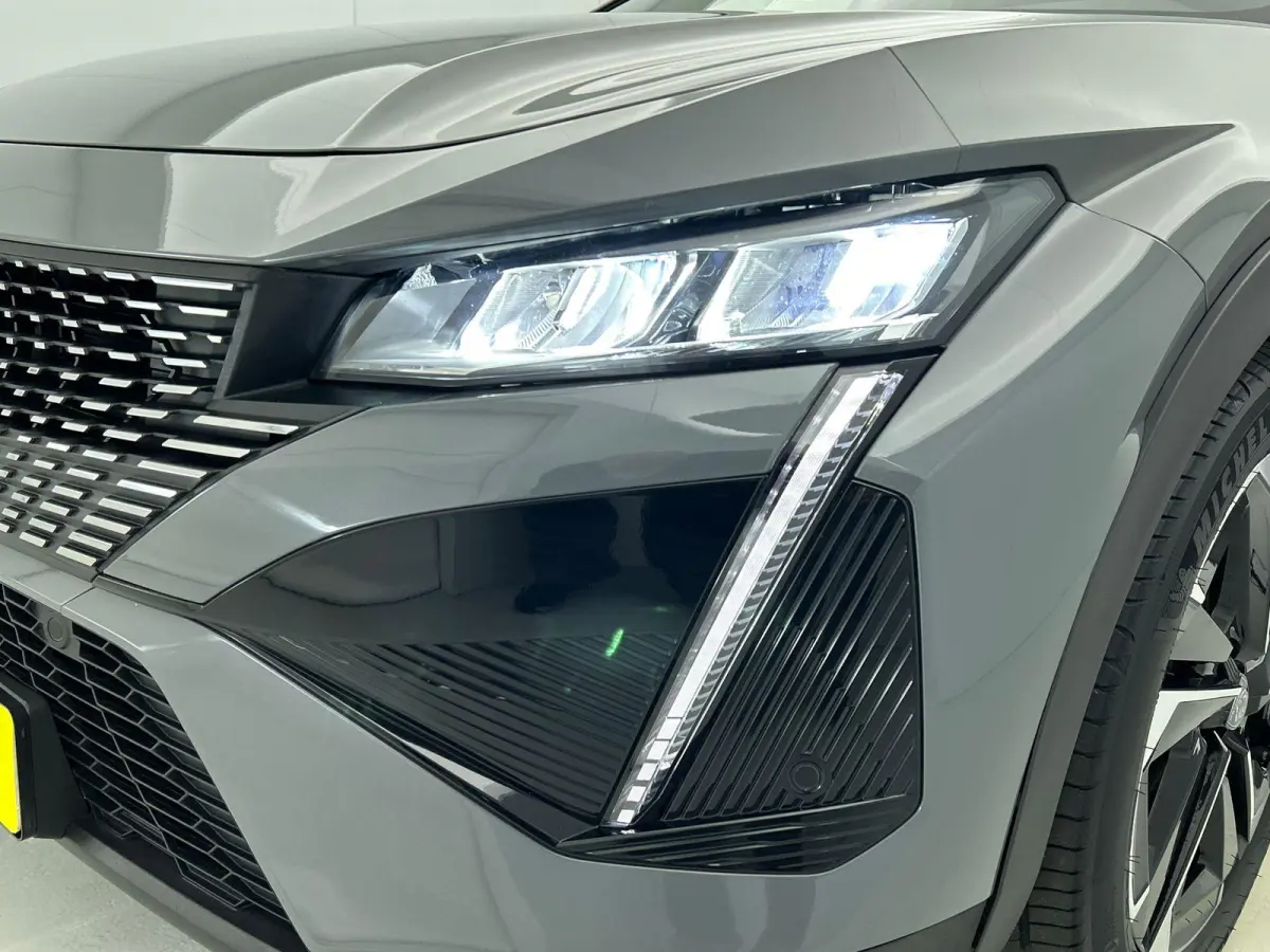 1.2 PureTech Allure Pack 130pk Automaat Comfort Pakket Ergo comfort stoel Electrische stoelverstelling lichtmetalen velgen stoelverwarming Camera Navigatie Climate Control Dab Led Parkeer se