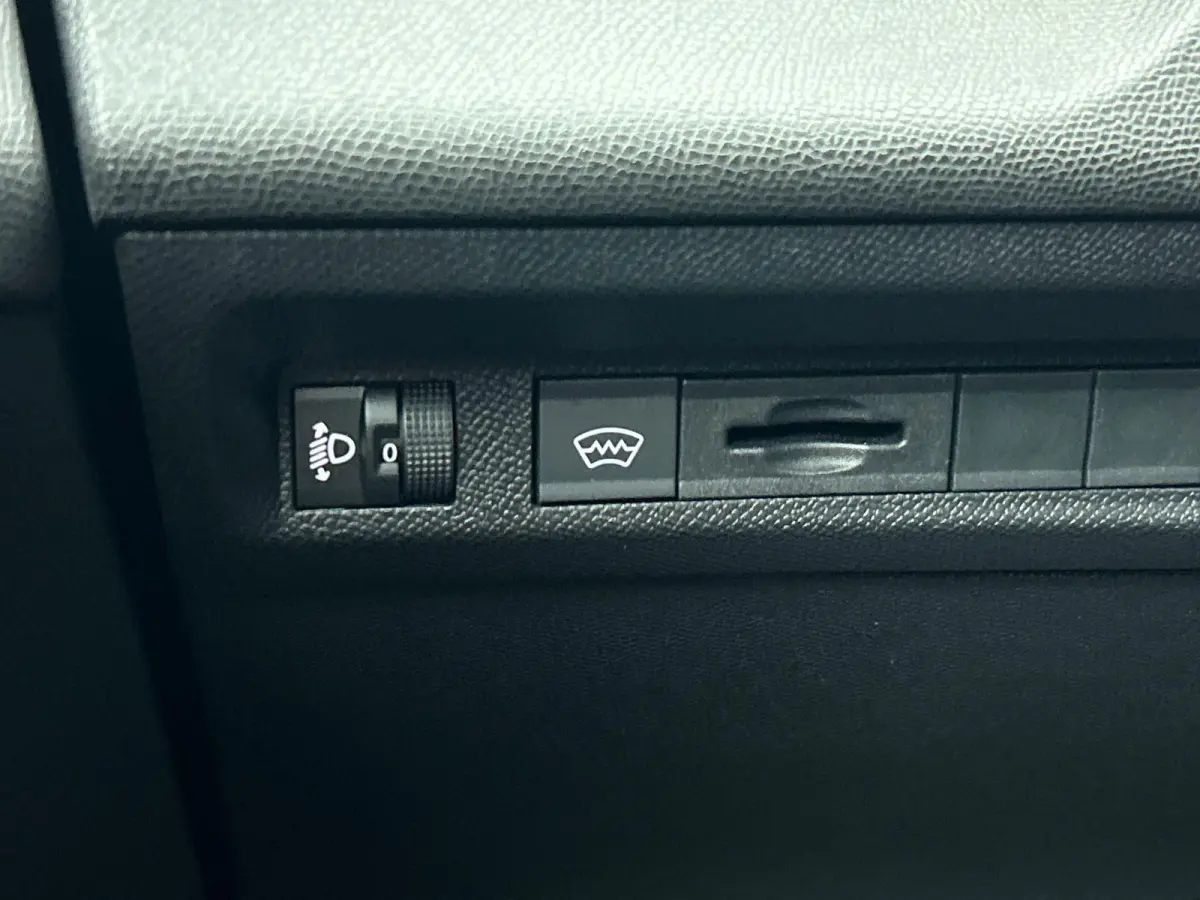 1.2 PureTech Allure Pack 130pk Automaat Comfort Pakket Ergo comfort stoel Electrische stoelverstelling lichtmetalen velgen stoelverwarming Camera Navigatie Climate Control Dab Led Parkeer se