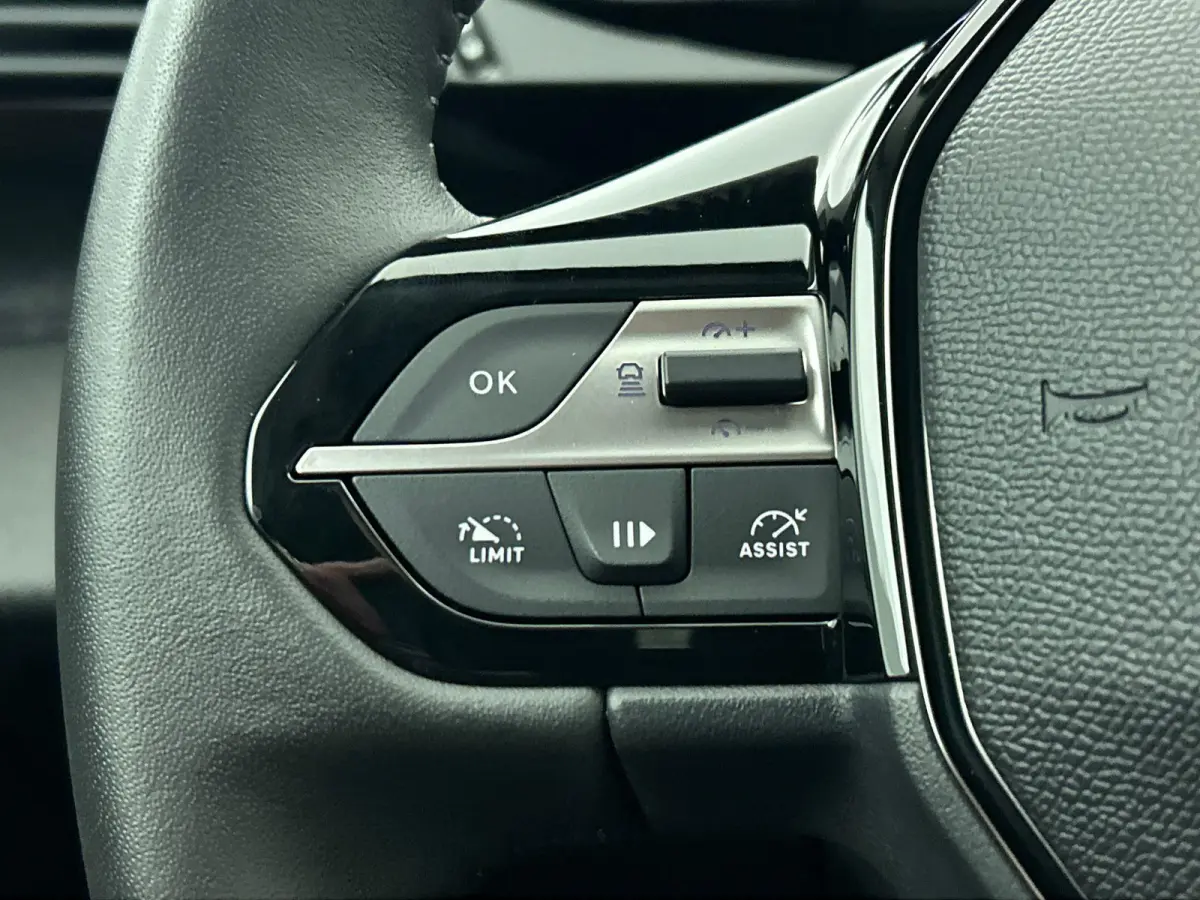 1.2 PureTech Allure Pack 130pk Automaat Comfort Pakket Ergo comfort stoel Electrische stoelverstelling lichtmetalen velgen stoelverwarming Camera Navigatie Climate Control Dab Led Parkeer se