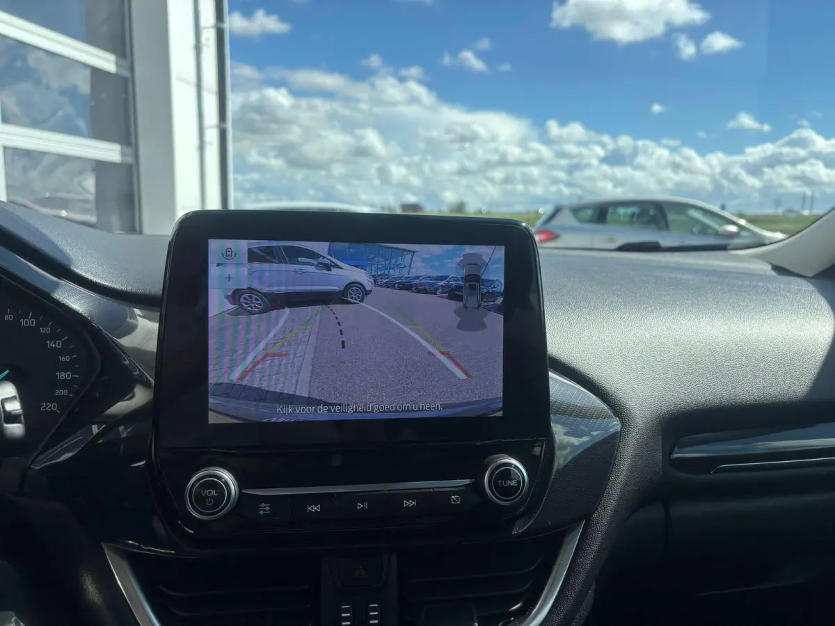 1.0 EcoBoost Titanium | Wintepakket Stoel/Stuur/Voorruit Verwarming ! | Sync 4 Systeem | Achteruitrij Camera |