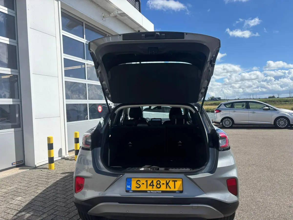 1.0 EcoBoost Titanium | Wintepakket Stoel/Stuur/Voorruit Verwarming ! | Sync 4 Systeem | Achteruitrij Camera |