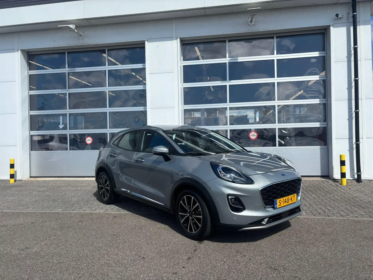 1.0 EcoBoost Titanium | Wintepakket Stoel/Stuur/Voorruit Verwarming ! | Sync 4 Systeem | Achteruitrij Camera |