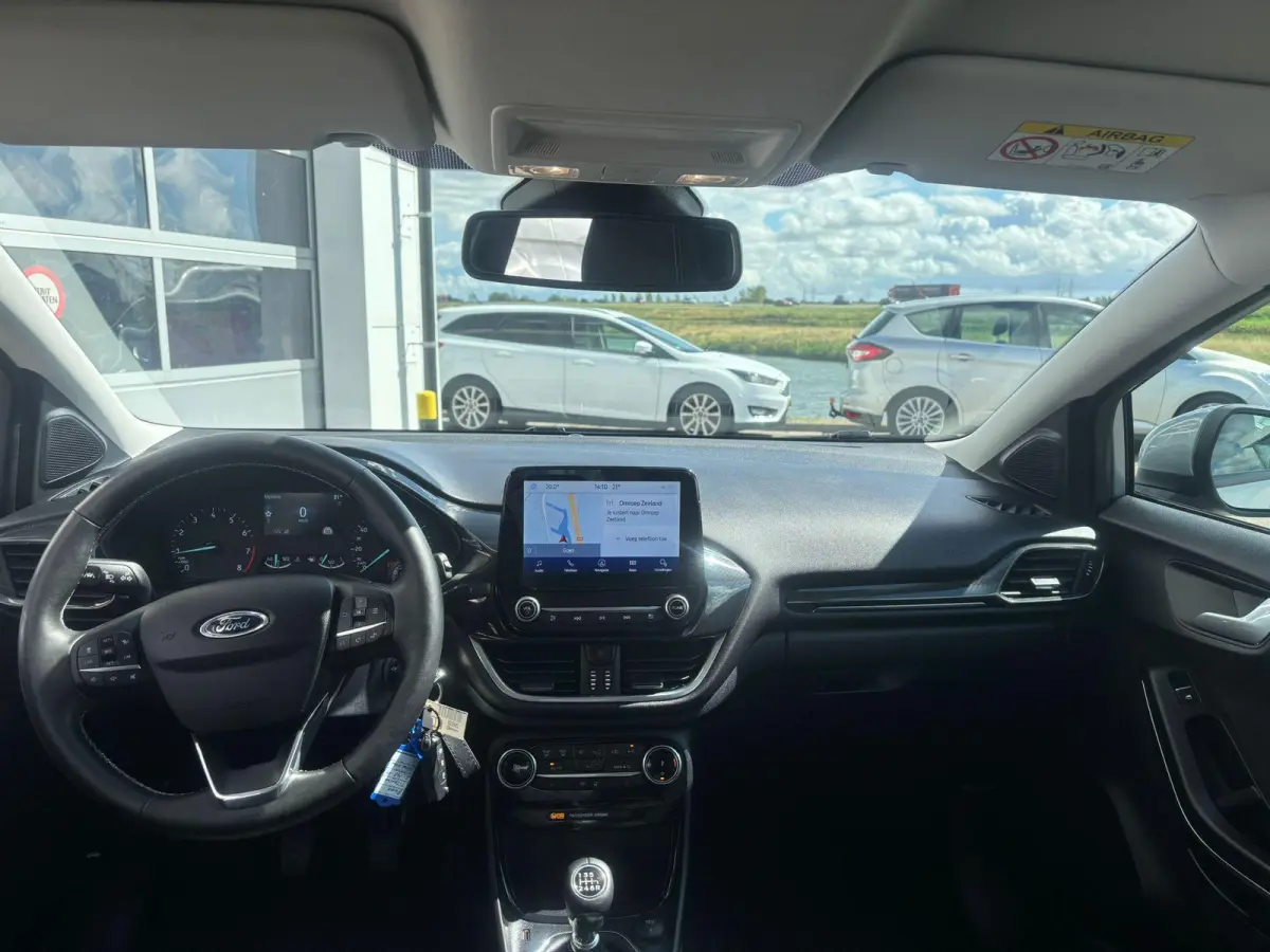 1.0 EcoBoost Titanium | Wintepakket Stoel/Stuur/Voorruit Verwarming ! | Sync 4 Systeem | Achteruitrij Camera |