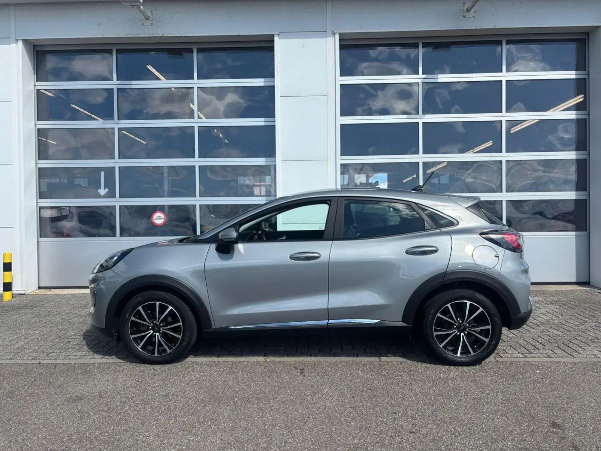 1.0 EcoBoost Titanium | Wintepakket Stoel/Stuur/Voorruit Verwarming ! | Sync 4 Systeem | Achteruitrij Camera |