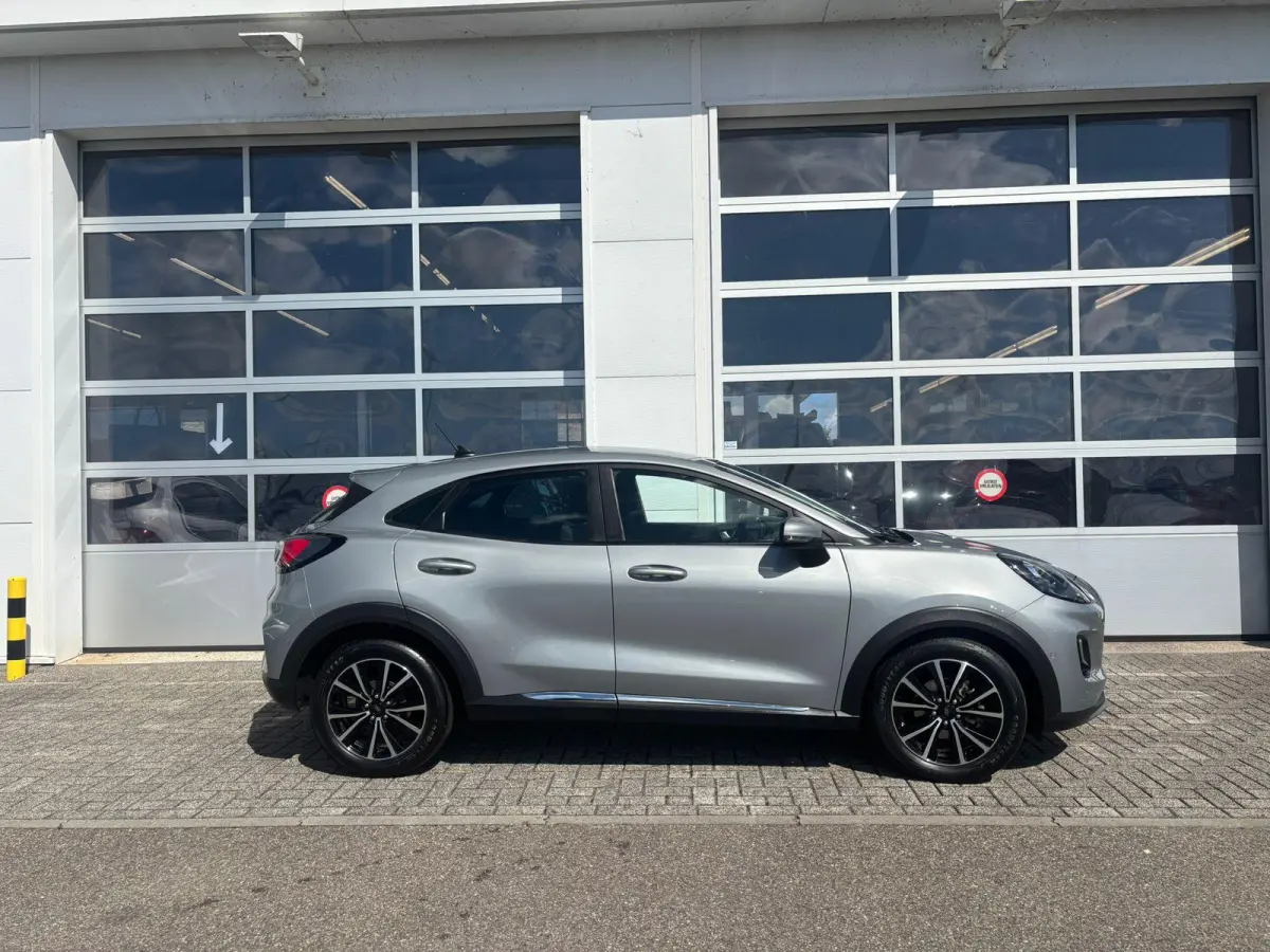 1.0 EcoBoost Titanium | Wintepakket Stoel/Stuur/Voorruit Verwarming ! | Sync 4 Systeem | Achteruitrij Camera |