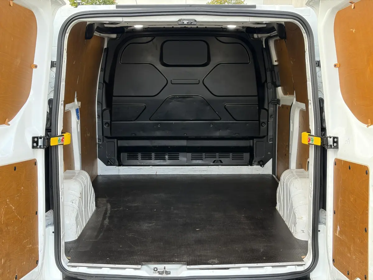 280 2.0 TDCI L1H1*HAAK*CAM*CRUISE*A/C*3-PERS*NAVI*