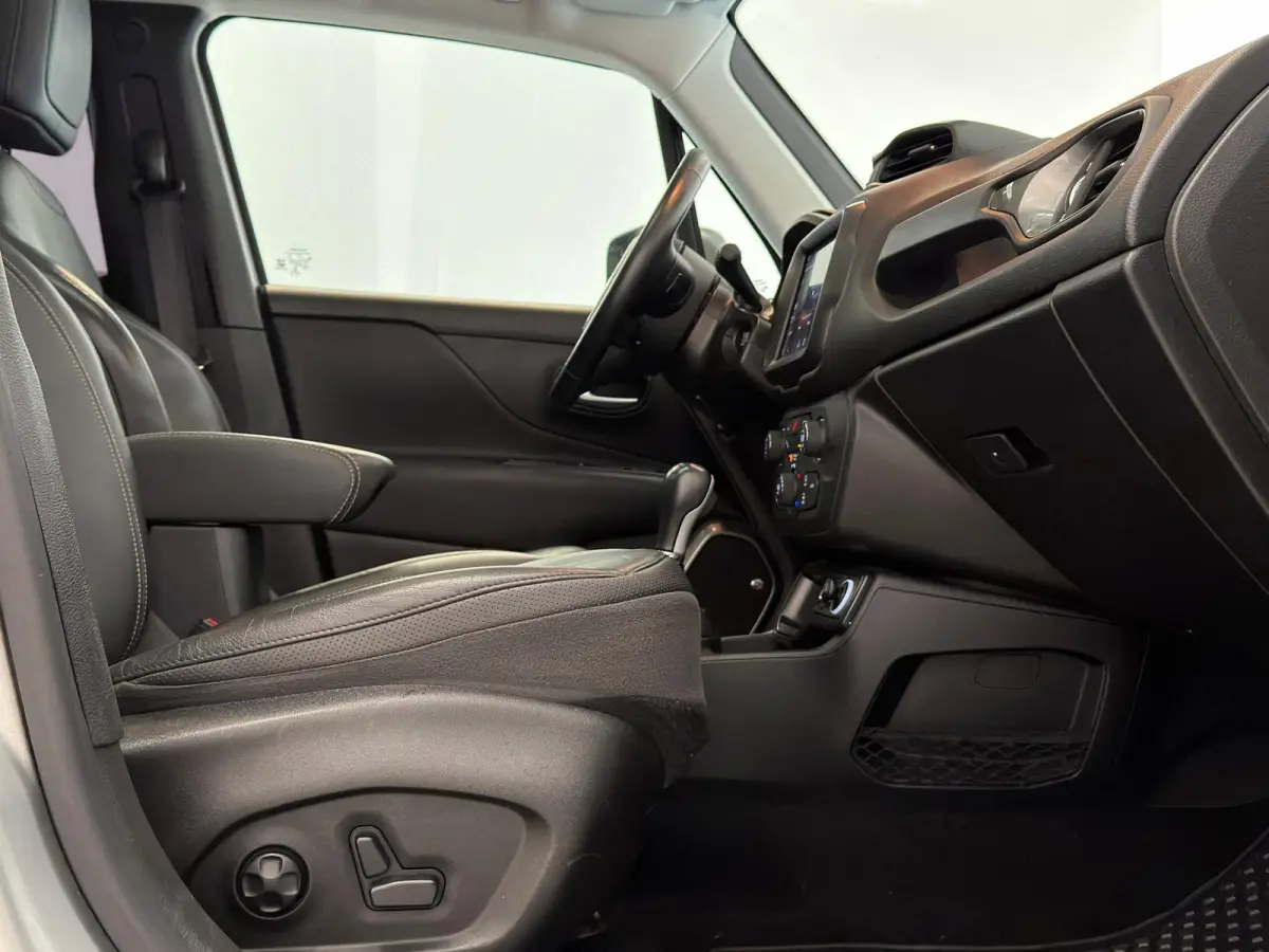 1.3T-e Freedom / Pano / Leder / Beats / CarPlay