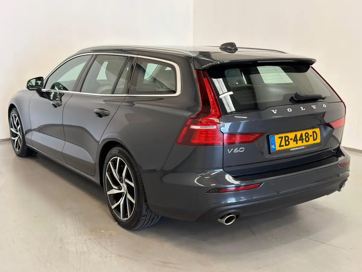 2.0 T5 Momentum / NL-auto / Leder / CarPlay / Trekhaak