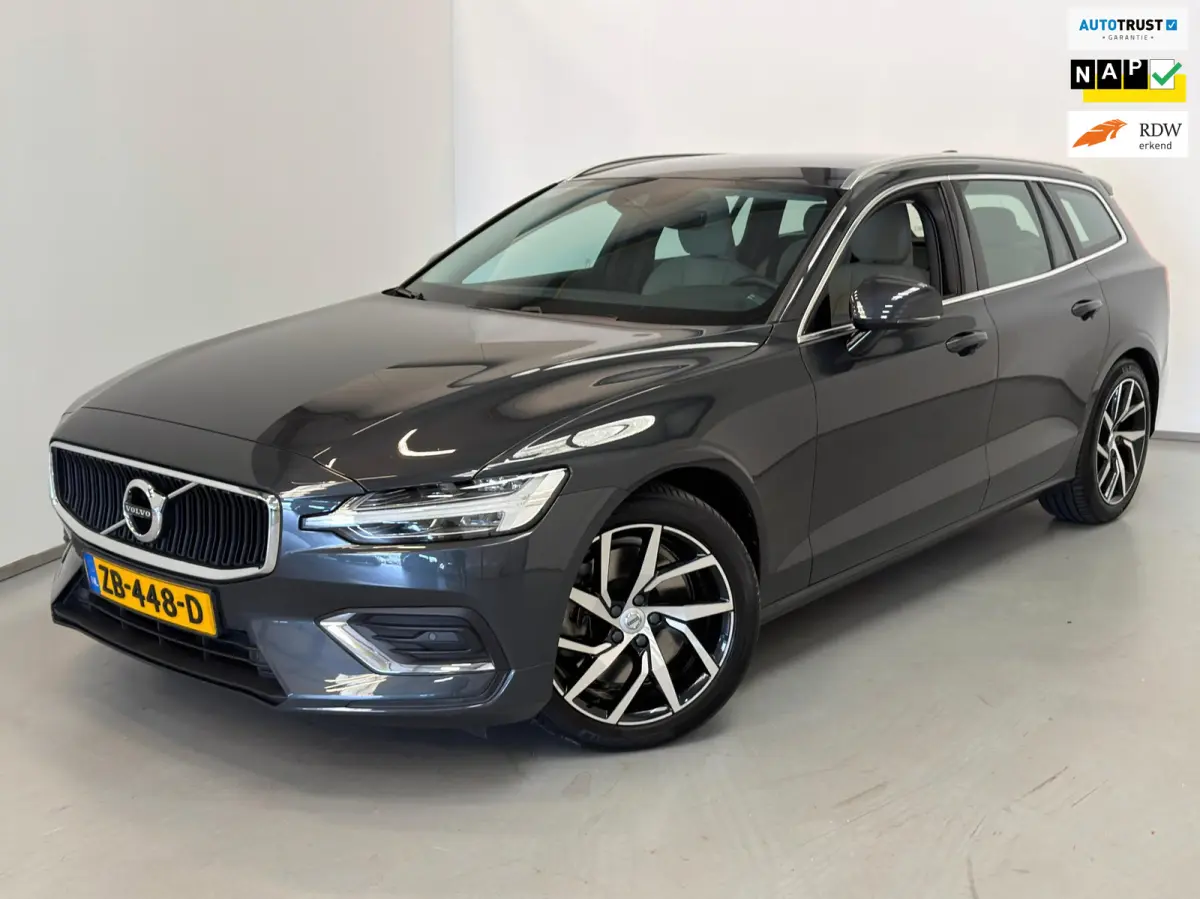2.0 T5 Momentum / NL-auto / Leder / CarPlay / Trekhaak