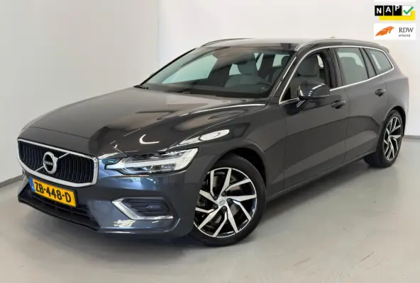 2.0 T5 Momentum / NL-auto / Leder / CarPlay / Trekhaak