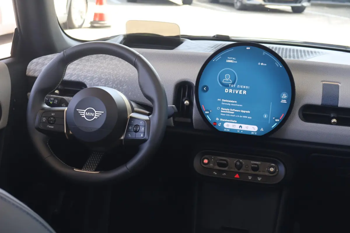 2.0 C Favoured L | Head-Up Display | Stoel- en Stuurverwarming | Parking Assistant