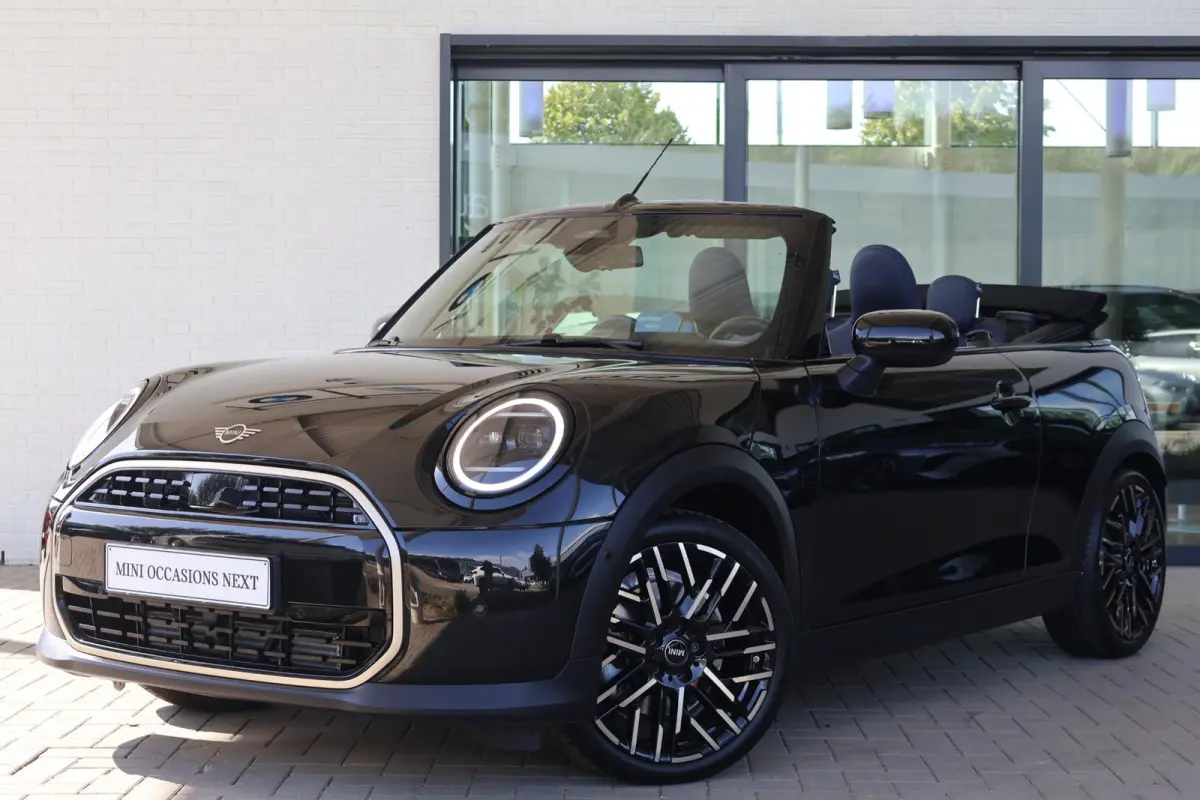 2.0 C Favoured L | Head-Up Display | Stoel- en Stuurverwarming | Parking Assistant