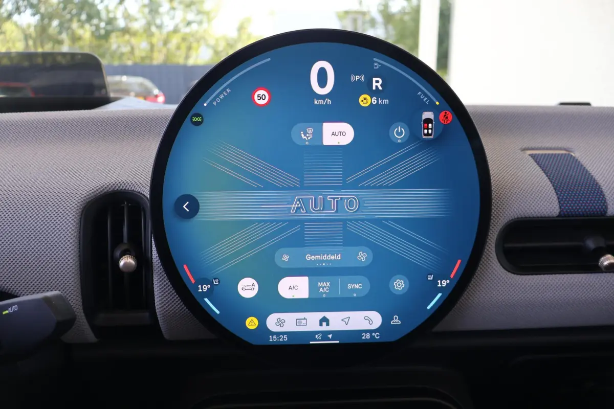 2.0 C Favoured L | Head-Up Display | Stoel- en Stuurverwarming | Parking Assistant