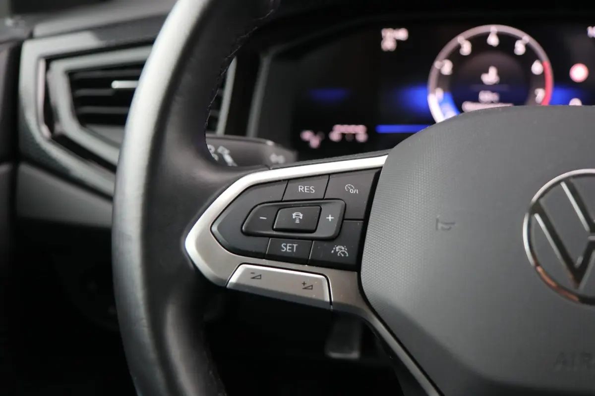 1.0 TSI 95pk Life Edition | App Connect | Stoelverwarming | Achteruitrijcamera | Airco