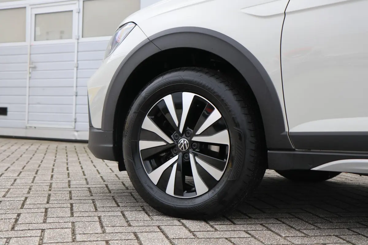 1.0 TSI 95pk Life Edition | App Connect | Stoelverwarming | Achteruitrijcamera | Airco