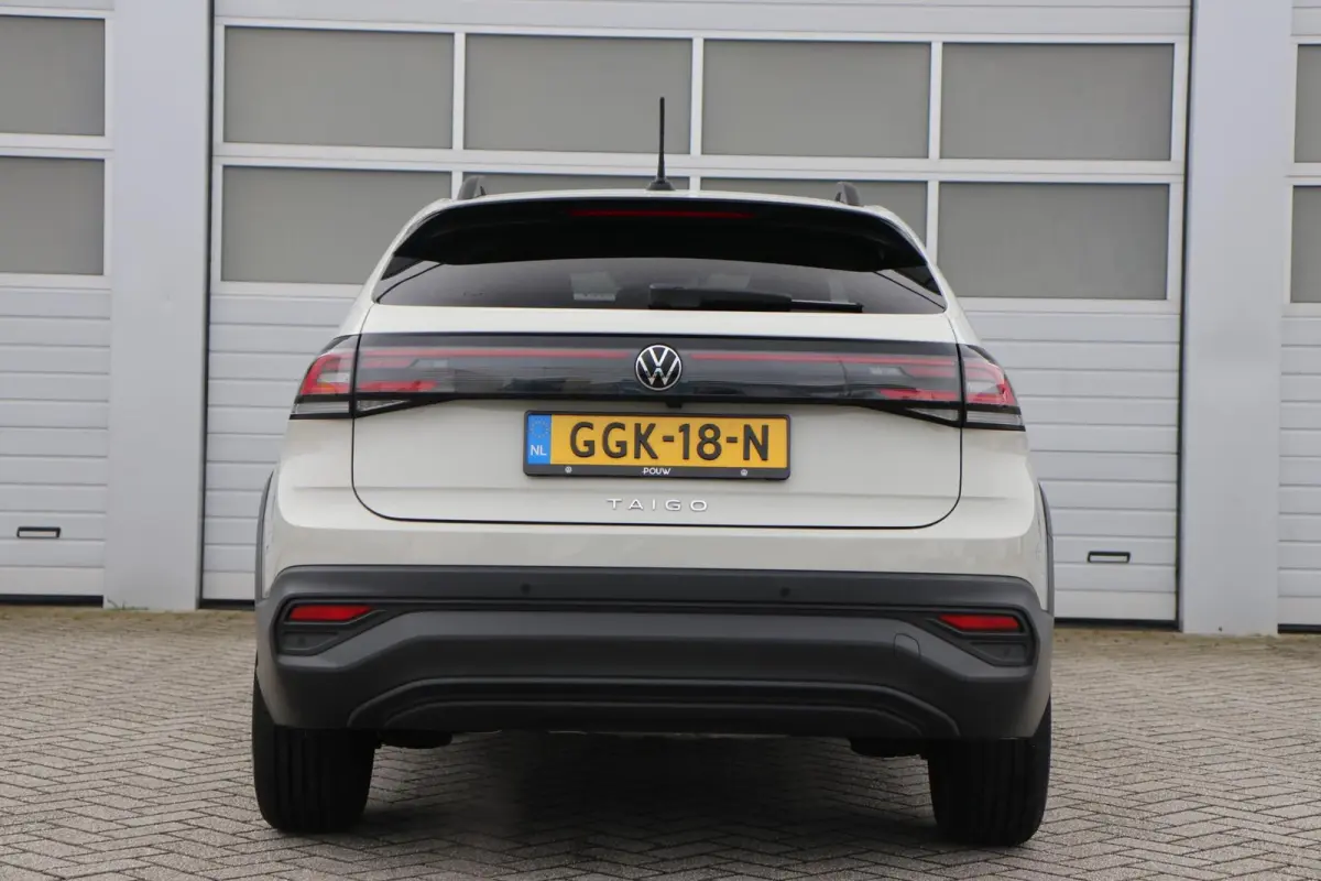 1.0 TSI 95pk Life Edition | App Connect | Stoelverwarming | Achteruitrijcamera | Airco