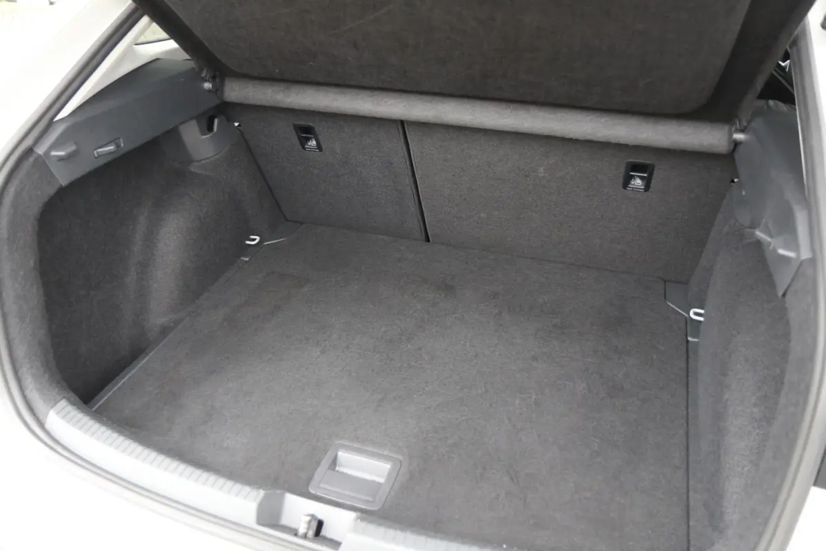 1.0 TSI 95pk Life Edition | App Connect | Stoelverwarming | Achteruitrijcamera | Airco
