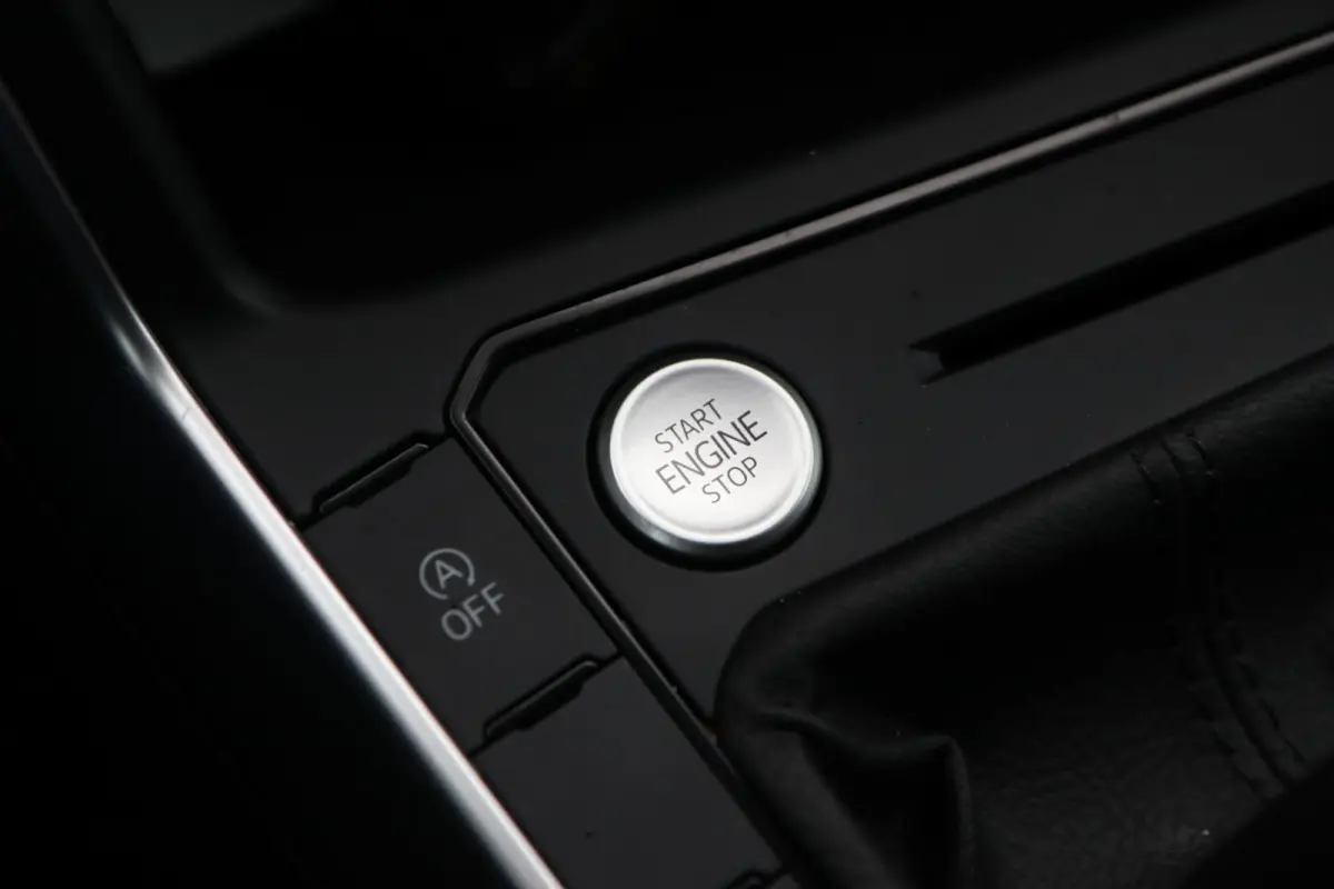 1.0 TSI 95pk Life Edition | App Connect | Stoelverwarming | Achteruitrijcamera | Airco