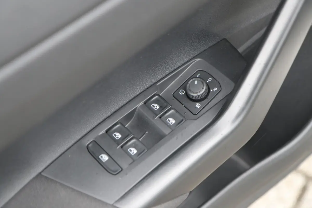 1.0 TSI 95pk Life Edition | App Connect | Stoelverwarming | Achteruitrijcamera | Airco