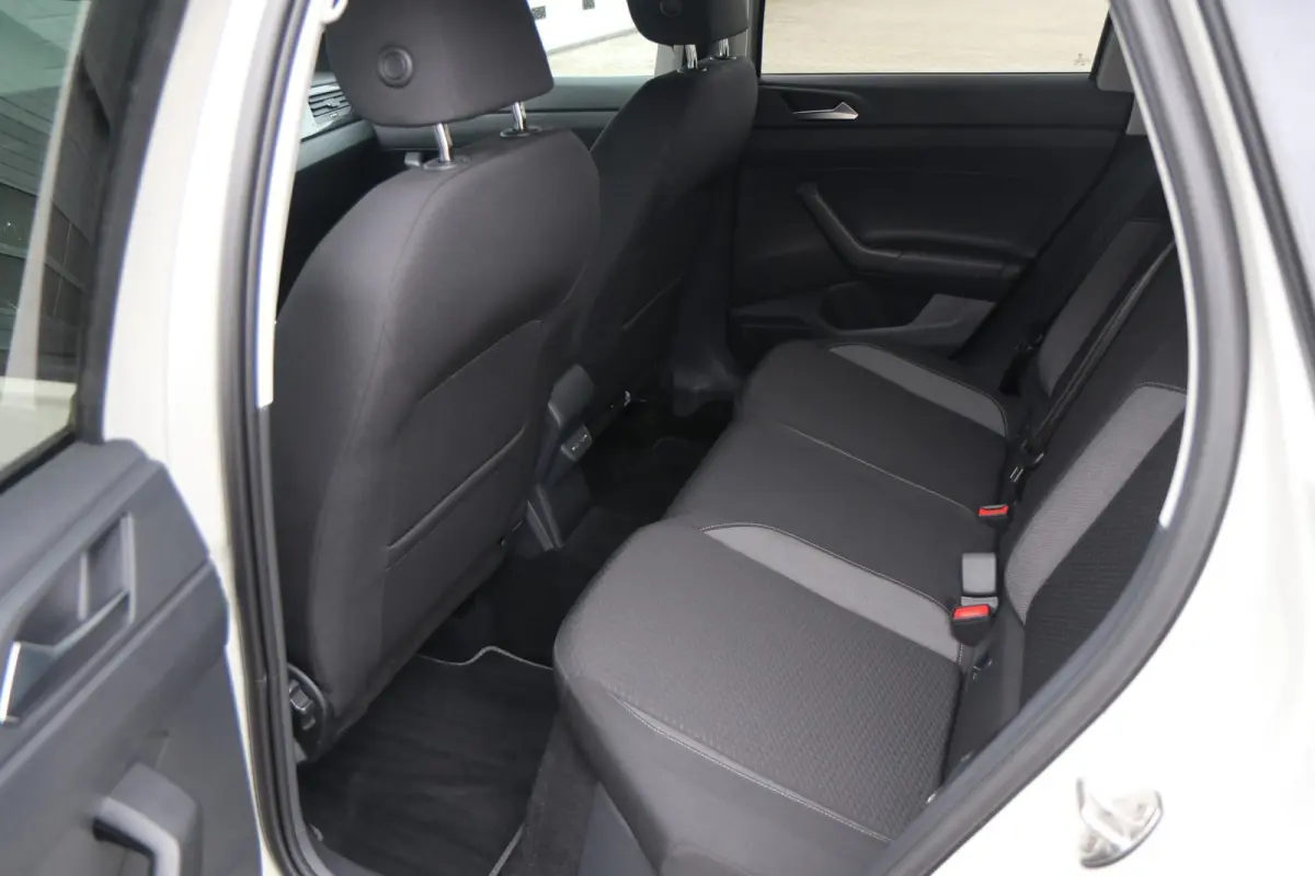 1.0 TSI 95pk Life Edition | App Connect | Stoelverwarming | Achteruitrijcamera | Airco