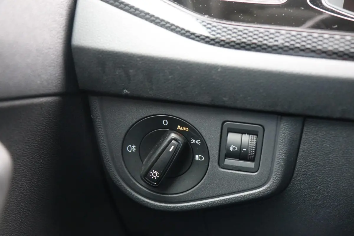 1.0 TSI 95pk Life Edition | App Connect | Stoelverwarming | Achteruitrijcamera | Airco