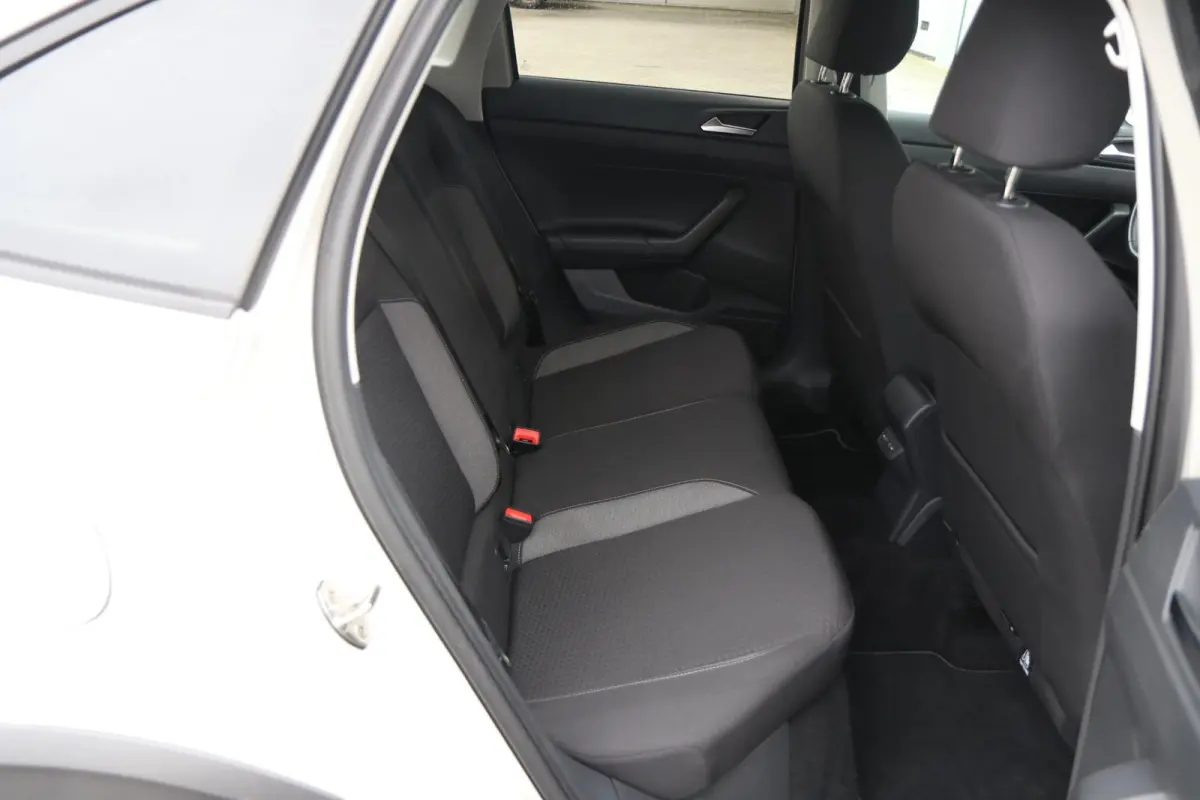 1.0 TSI 95pk Life Edition | App Connect | Stoelverwarming | Achteruitrijcamera | Airco