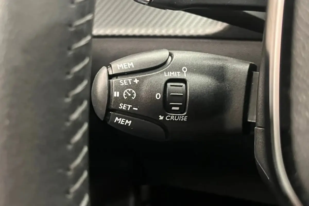 1.2 Hybrid 136 Style Climate | Carplay | Cruise | Parkeersensoren Achter | LED | DAB| Airco (automatisch) | Apple Carplay/Android Auto|telefoonintegratie premium | Buitenspiegels in afwijken