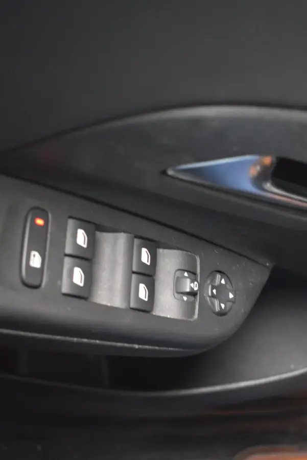 GS Line 50 kWh | Camera | Apple Carplay/Android Auto | 17" Lichtmetalen velgen | SOH 91%