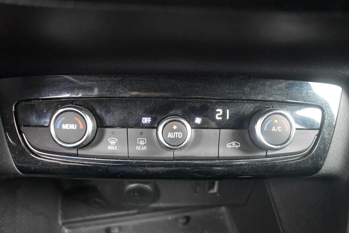 GS Line 50 kWh | Camera | Apple Carplay/Android Auto | 17" Lichtmetalen velgen | SOH 91%