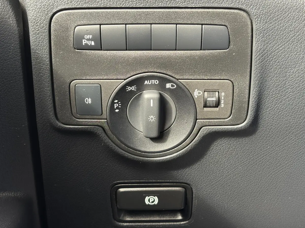 114 CDI*NAVI*ECC*CAM*CRUISE*HAAK*TEL*LEER*LMV*