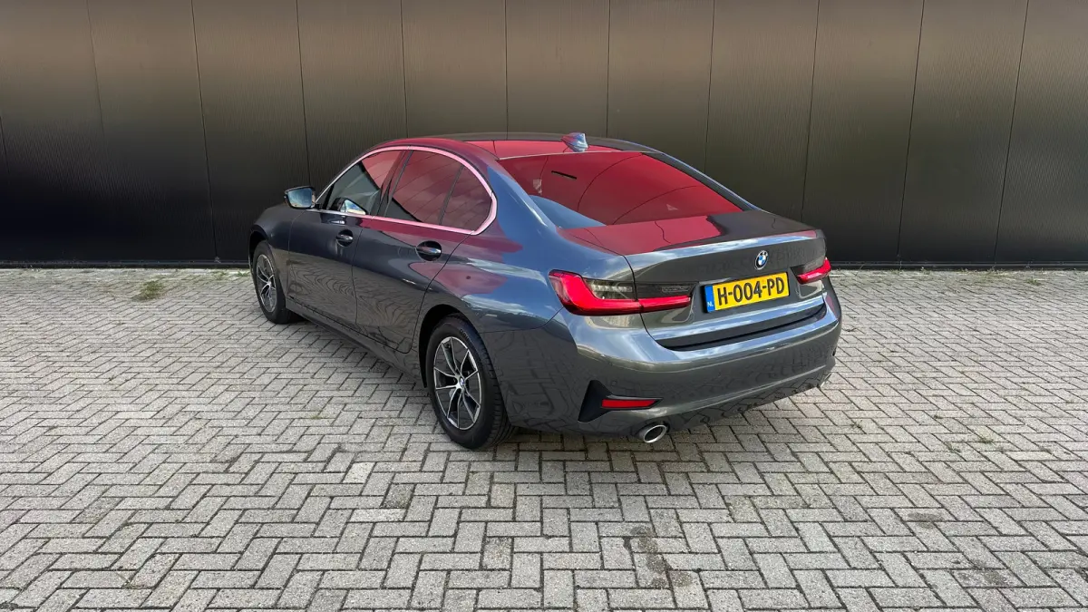 320i High Executive Edition Parkeersensoren Voor en Achter | Cruise Control | Climate Control | Bleutooth Verbinding | Navigatie | Bandenspanningscontrolesysteem | Bestuurdersstoel in hoogte