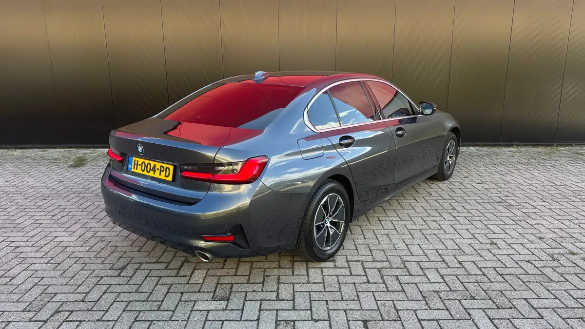 320i High Executive Edition Parkeersensoren Voor en Achter | Cruise Control | Climate Control | Bleutooth Verbinding | Navigatie | Bandenspanningscontrolesysteem | Bestuurdersstoel in hoogte