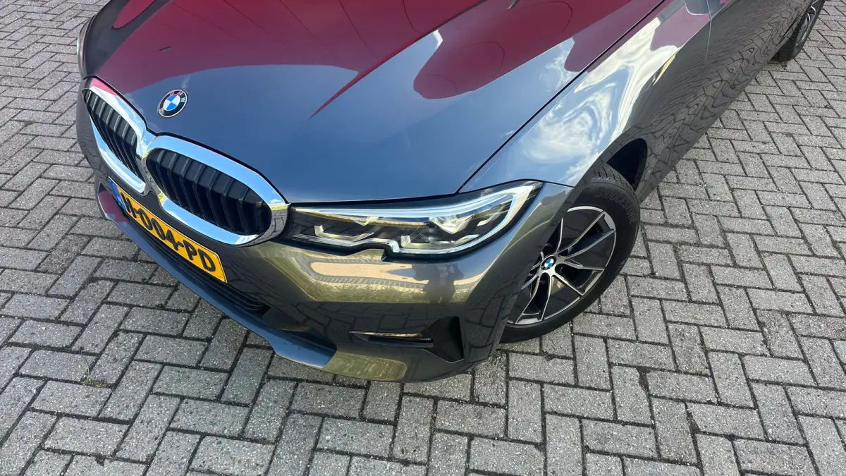 320i High Executive Edition Parkeersensoren Voor en Achter | Cruise Control | Climate Control | Bleutooth Verbinding | Navigatie | Bandenspanningscontrolesysteem | Bestuurdersstoel in hoogte