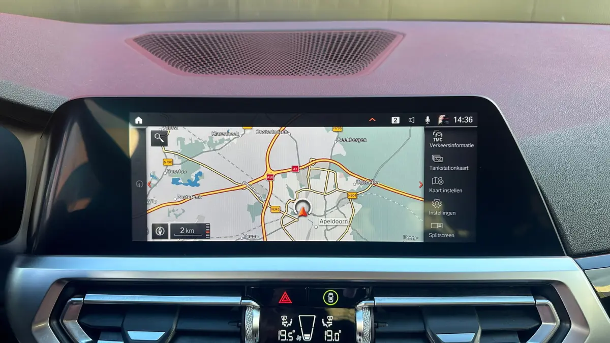 320i High Executive Edition Parkeersensoren Voor en Achter | Cruise Control | Climate Control | Bleutooth Verbinding | Navigatie | Bandenspanningscontrolesysteem | Bestuurdersstoel in hoogte