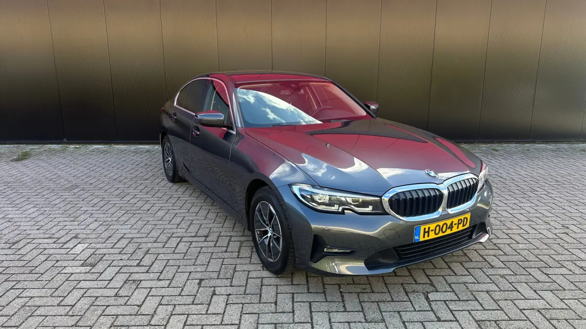 320i High Executive Edition Parkeersensoren Voor en Achter | Cruise Control | Climate Control | Bleutooth Verbinding | Navigatie | Bandenspanningscontrolesysteem | Bestuurdersstoel in hoogte