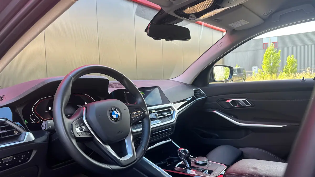 320i High Executive Edition Parkeersensoren Voor en Achter | Cruise Control | Climate Control | Bleutooth Verbinding | Navigatie | Bandenspanningscontrolesysteem | Bestuurdersstoel in hoogte