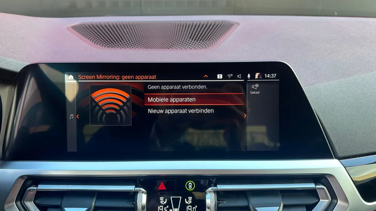 320i High Executive Edition Parkeersensoren Voor en Achter | Cruise Control | Climate Control | Bleutooth Verbinding | Navigatie | Bandenspanningscontrolesysteem | Bestuurdersstoel in hoogte