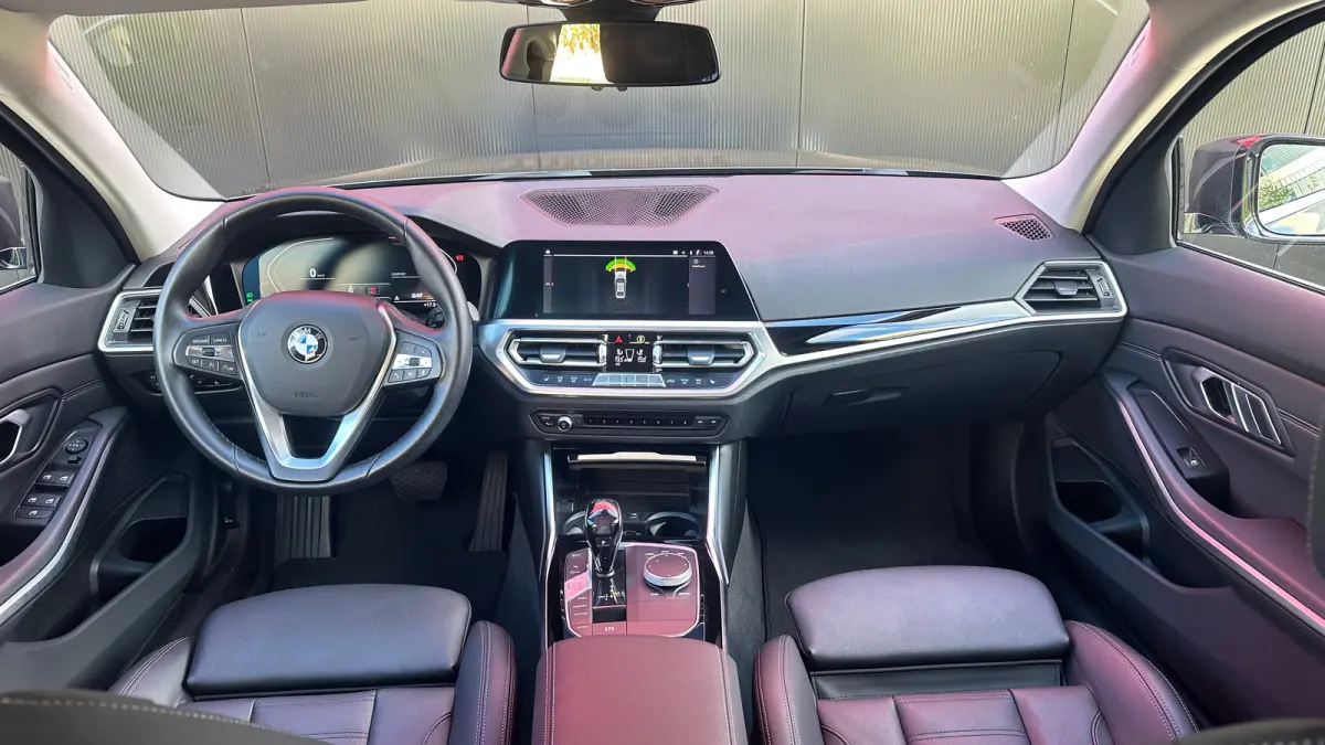 320i High Executive Edition Parkeersensoren Voor en Achter | Cruise Control | Climate Control | Bleutooth Verbinding | Navigatie | Bandenspanningscontrolesysteem | Bestuurdersstoel in hoogte