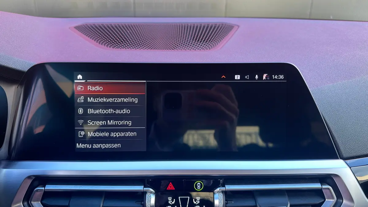 320i High Executive Edition Parkeersensoren Voor en Achter | Cruise Control | Climate Control | Bleutooth Verbinding | Navigatie | Bandenspanningscontrolesysteem | Bestuurdersstoel in hoogte